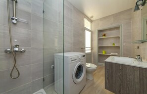 Dusche, Haartrockner, Handtücher