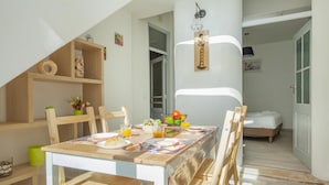 Outdoor dining - A46 - Oliveira Downtown Apartment (Lagos)