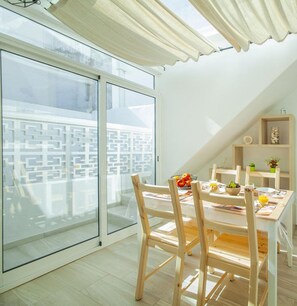 Dining - A46 - Oliveira Downtown Apartment (Lagos)