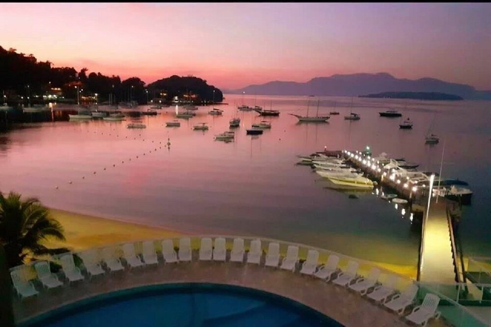 Wonderful Apt over the sea of Angra dos Reis