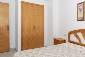 3 Schlafzimmer, Bügeleisen/Bügelbrett, Bettwäsche