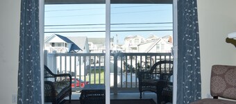 Spacious 5 Bedroom Family Condo - 1 Block From Beach