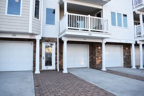 Exterior detail - Spacious 5 Bedroom Family Condo - 1 Block From Beach (Wildwood)