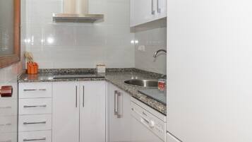 Frigorifero, microonde, lavastoviglie, macchina per tè/caffè