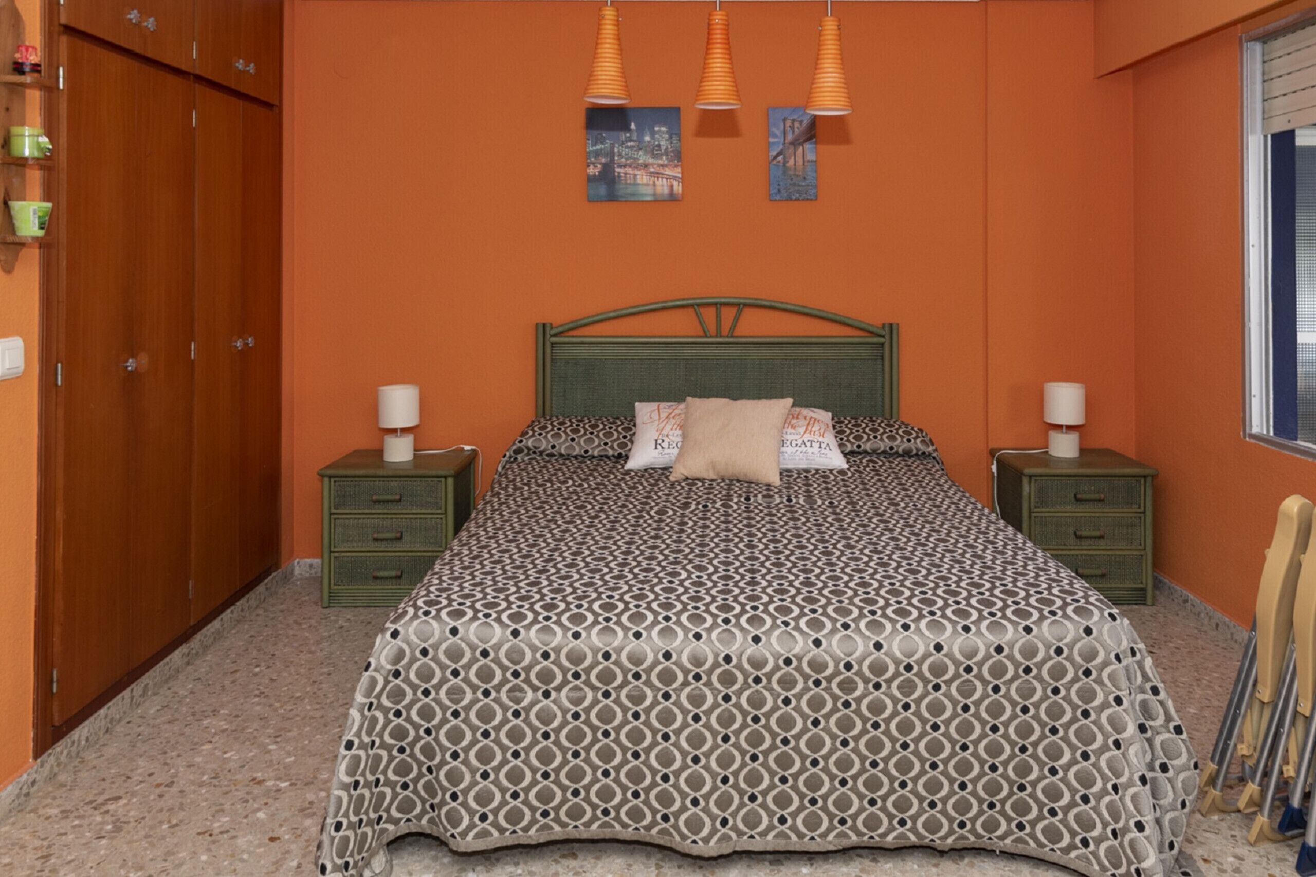 2 bedrooms, iron/ironing board, bed sheets