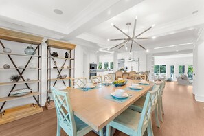 Dining - Spacious home, easy beach access (Kiawah Island)