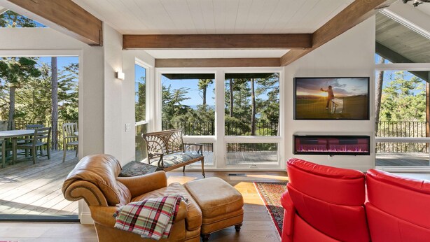 TV, fireplace, offices - Pebble Beach's Empire (Pebble Beach)