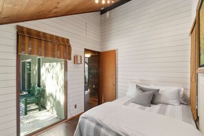 3 bedrooms, iron/ironing board, WiFi, bed sheets - Pebble Beach's Empire (Pebble Beach)