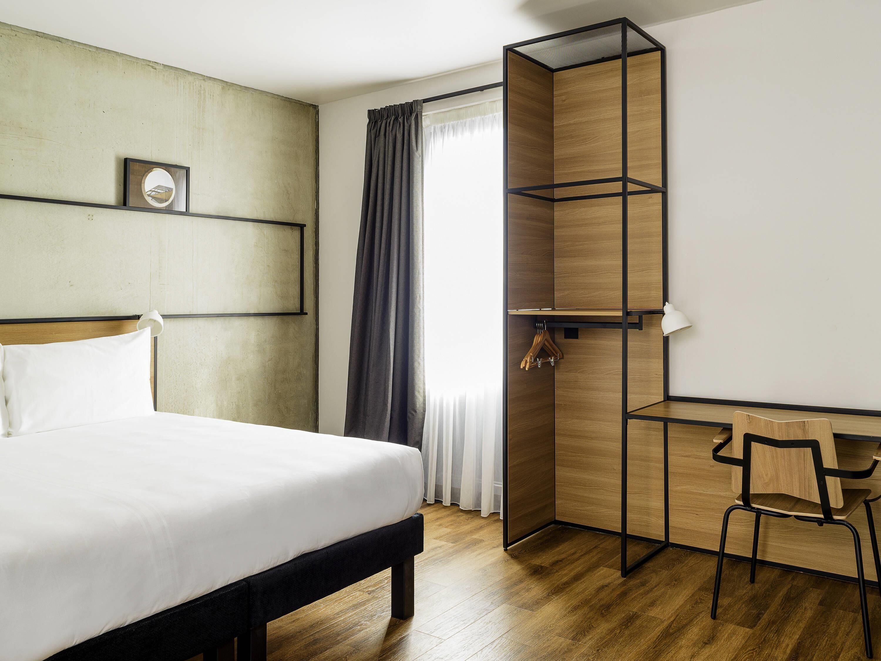 Accessible Double Room with wet room Ensuite | Desk, laptop workspace, soundproofing, free WiFi