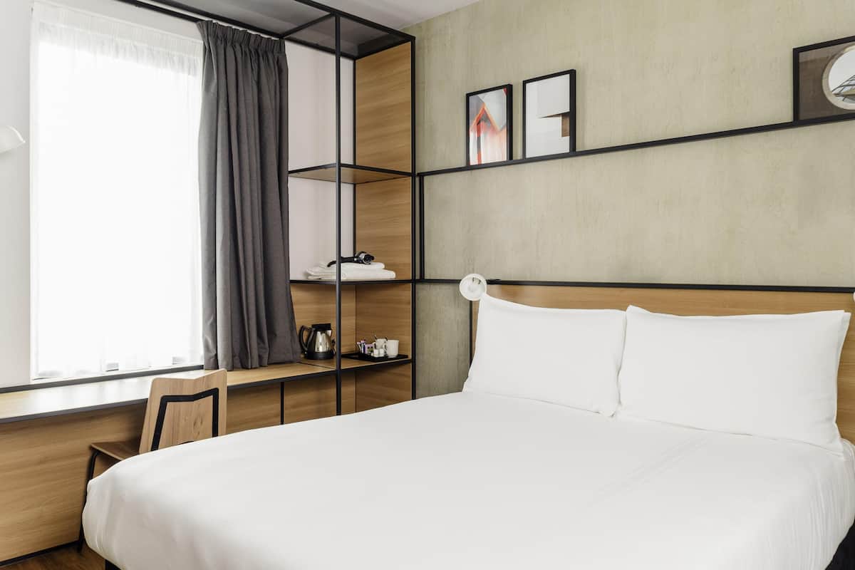 Chambre Double Standard, salle de bains attenante | Bureau, espace de travail pour ordinateur portable