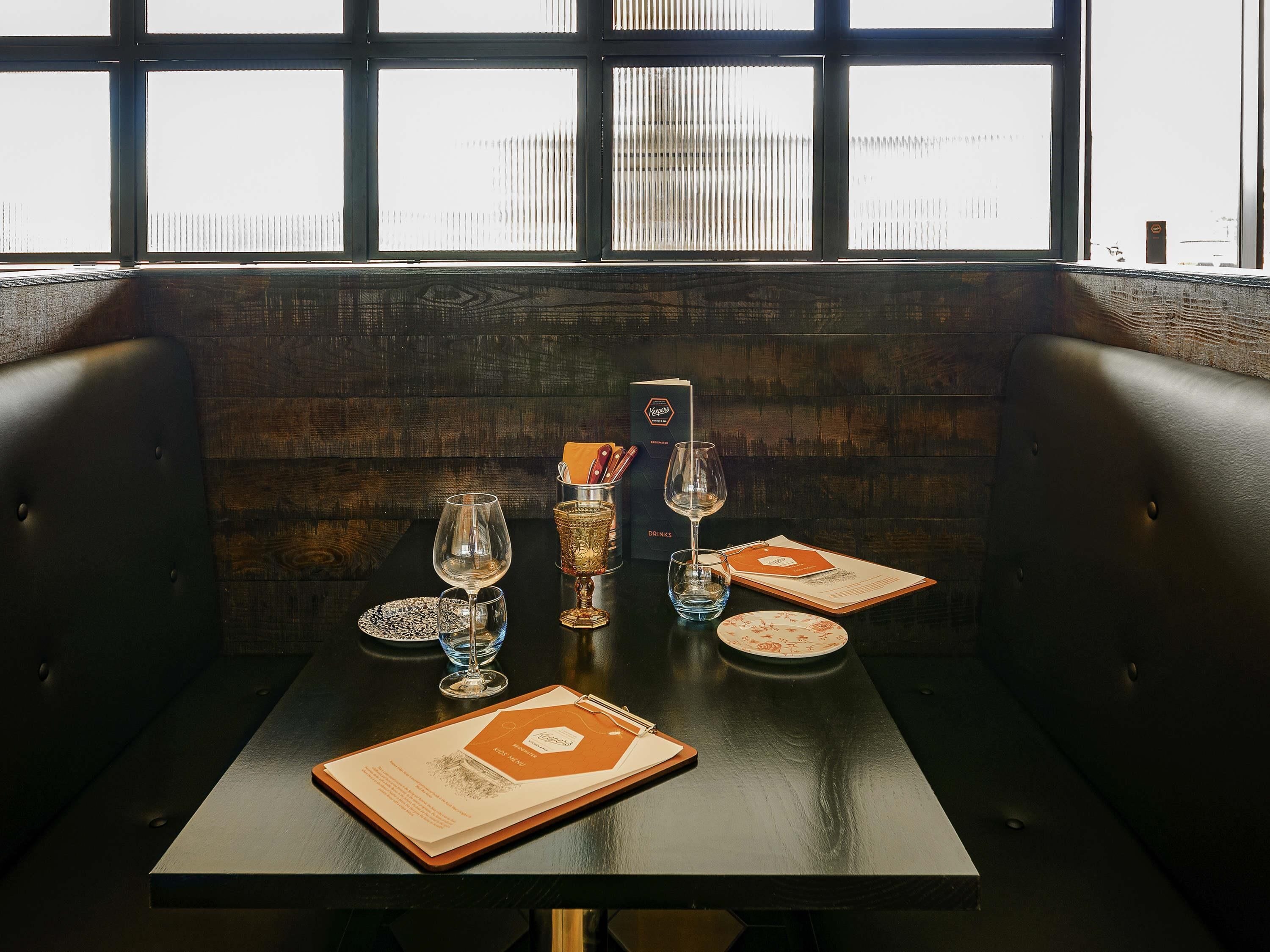 breakfast, lunch and dinner served