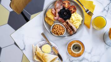 Full breakfast for a fee on weekdays