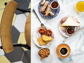 Full breakfast on weekdays (GBP 12.95 per person)
