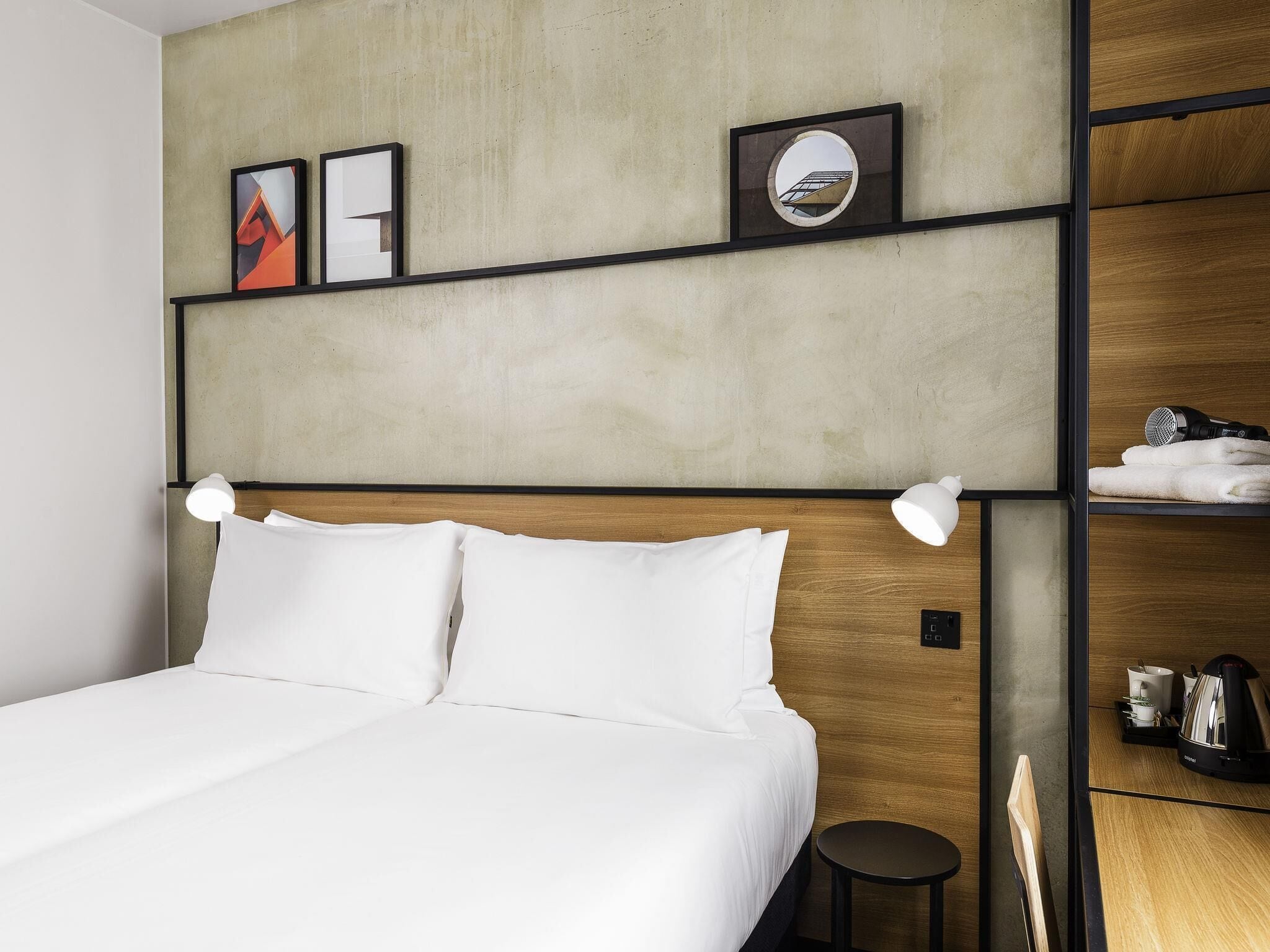Standard Twin Room, Ensuite | Desk, laptop workspace, soundproofing, free WiFi