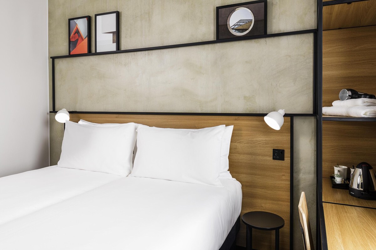 Standard Twin Room, Ensuite | Desk, laptop workspace, soundproofing, WiFi (free)