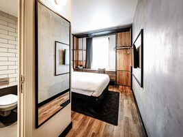 Escrivaninha, espaço de trabalho para notebook, quartos à prova de som