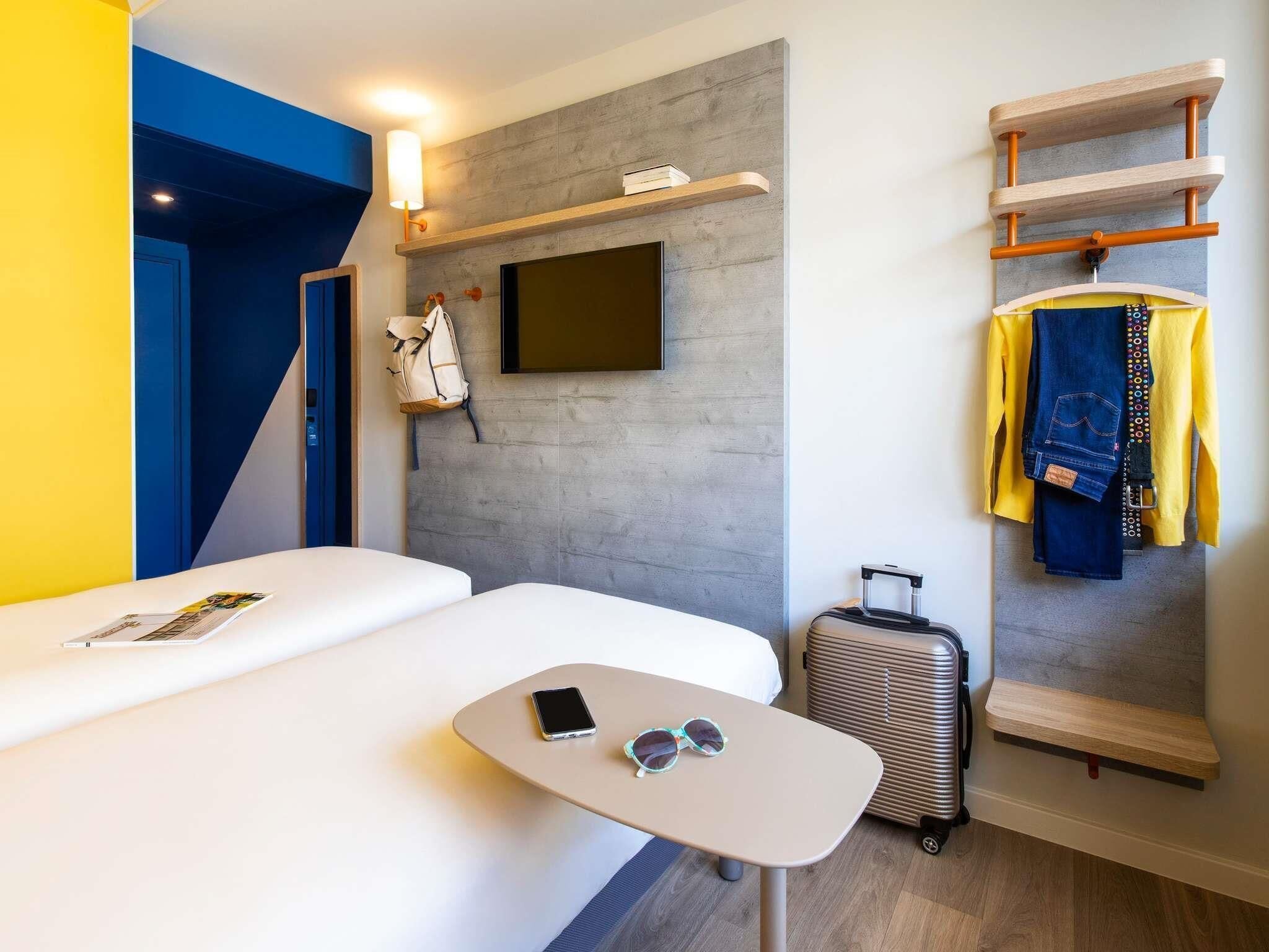 Standard Room, 2 Single Beds, Accessible | Premium bedding, pillow-top beds, desk, blackout curtains