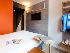 Deluxe Room, 1 Double Bed | Premium bedding, pillowtop beds, desk, blackout drapes