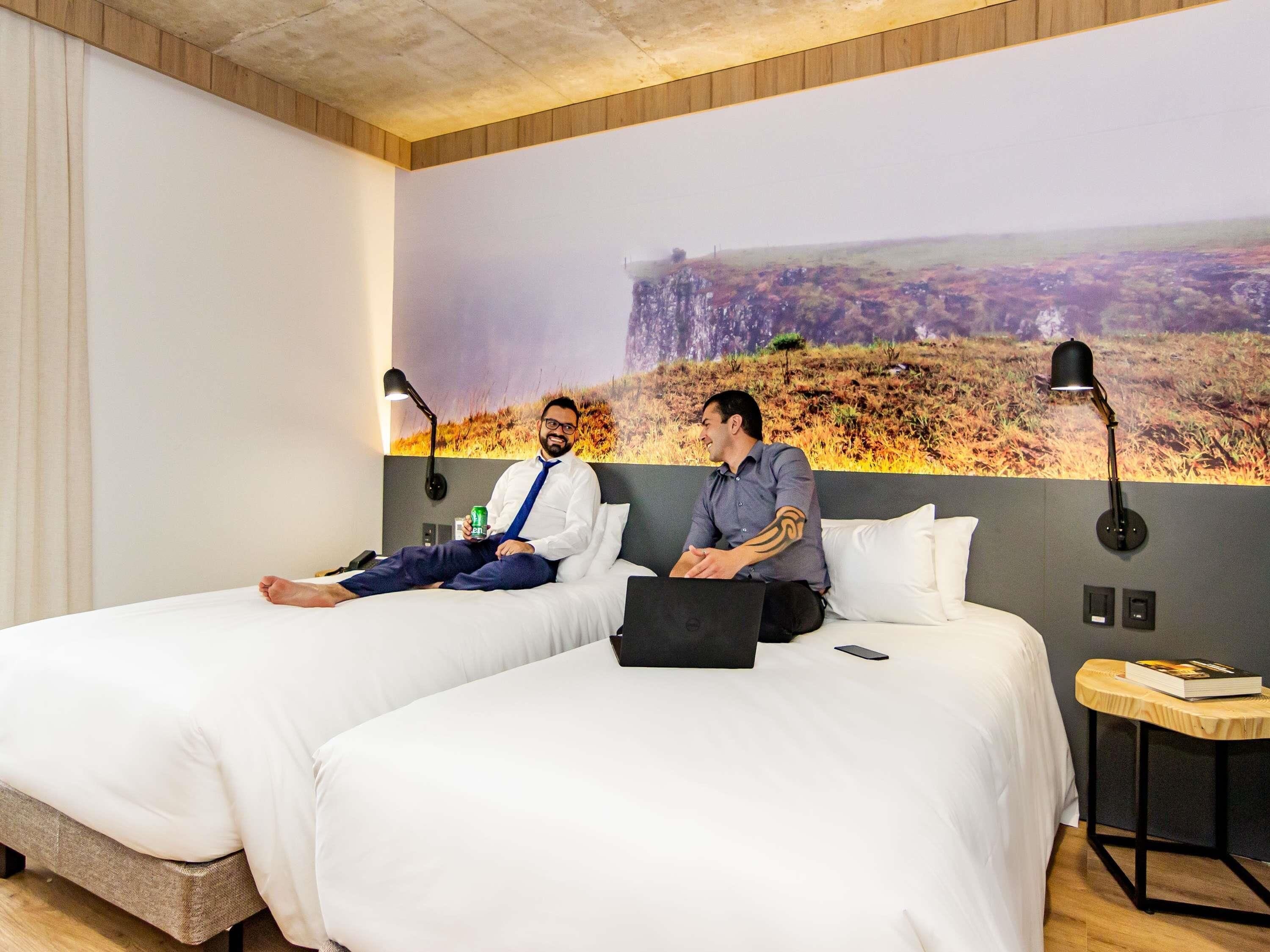 Standard Room, 2 Twin Beds | Minibar, desk, soundproofing, WiFi (free)