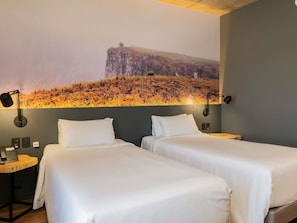 Standard Room, 2 Twin Beds | Minibar, desk, soundproofing, free WiFi