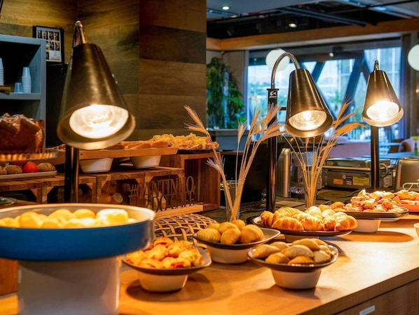TĂ€gliches FrĂŒhstĂŒcksbuffet (70.00 BRL pro Person)