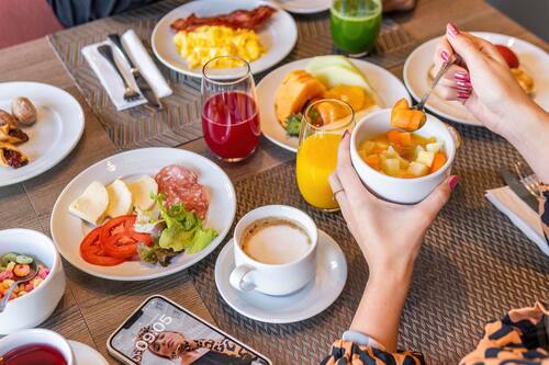 Café da manhã com buffet todos os dias mediante uma taxa