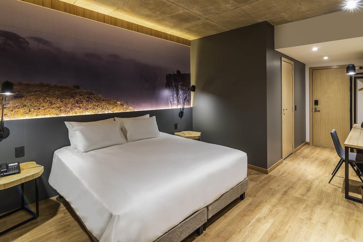Minibar, desk, soundproofing, free WiFi