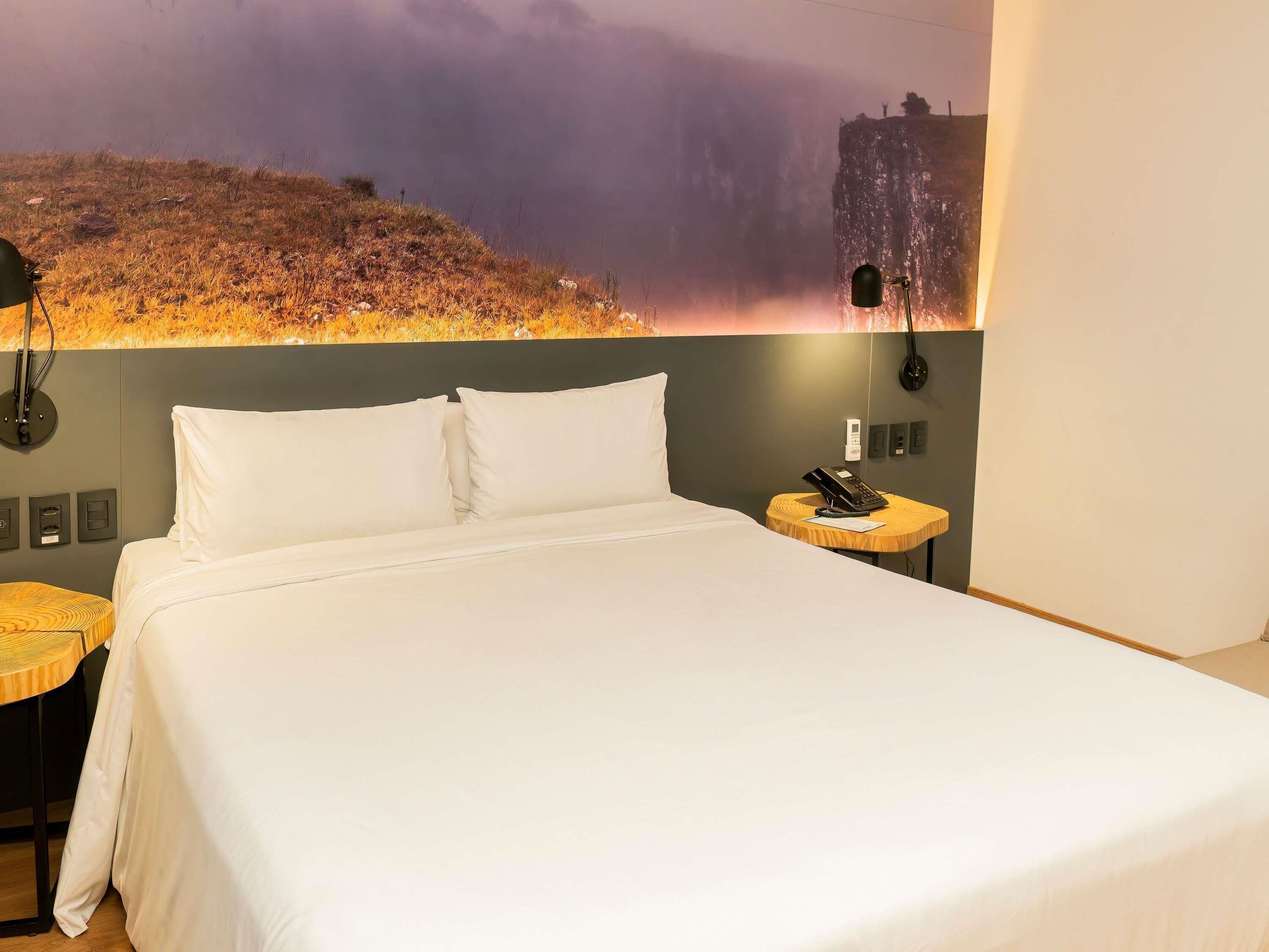 Rom – superior, 1 dobbeltseng | Minibar, skrivebord, lydisolert og wi-fi (inkludert)