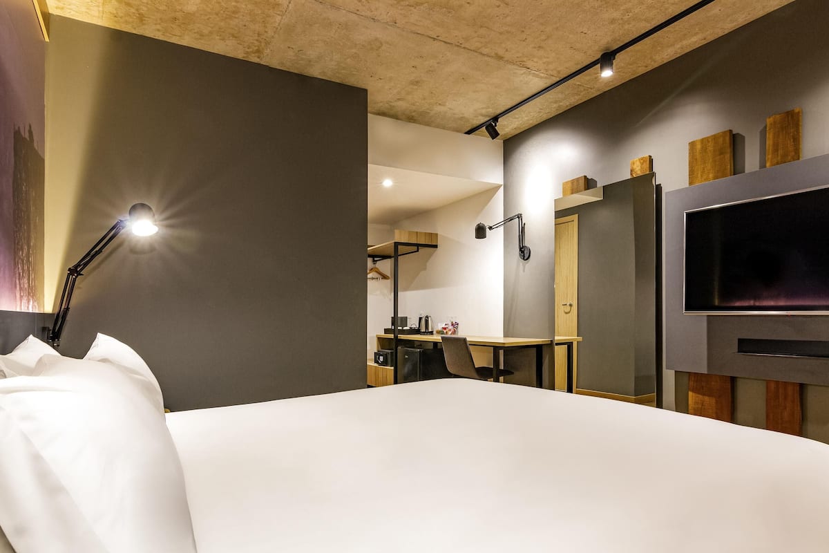 Executive-huone, 1 parisänky | Minibaari, työpöytä, äänieristys, ilmainen Wi-Fi