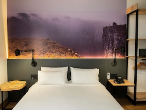 Habitación superior, 1 cama matrimonial, con acceso para personas discapacitadas | Minibar, escritorio, insonorización y wifi gratis