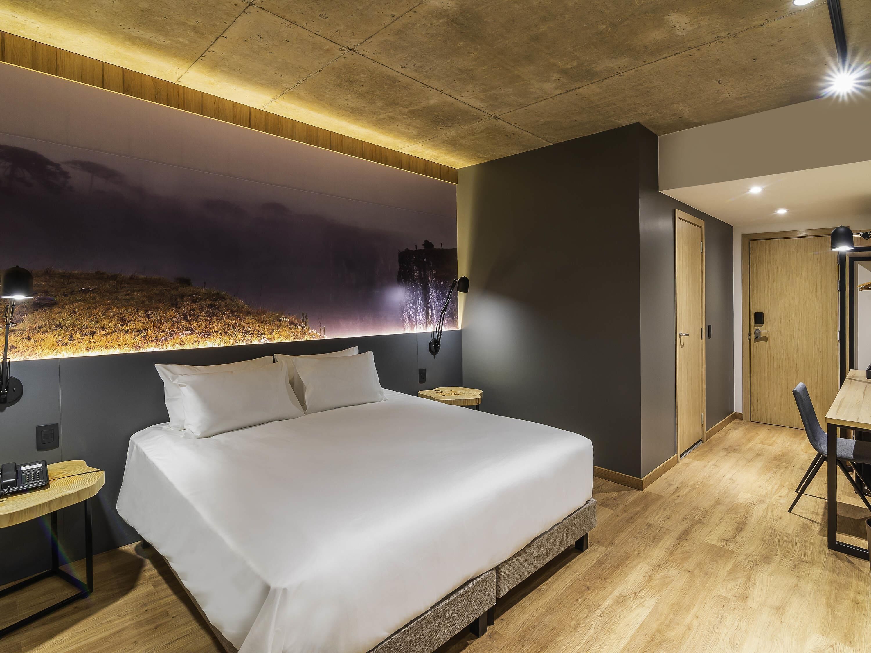 Minibar, desk, soundproofing, free WiFi