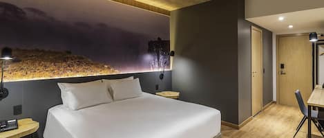 Minibar, desk, soundproofing, free WiFi