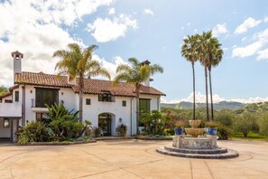 Exterior - Hacienda House on Vineyard w/Pool/Hot Tub/GameRoom (Salinas)