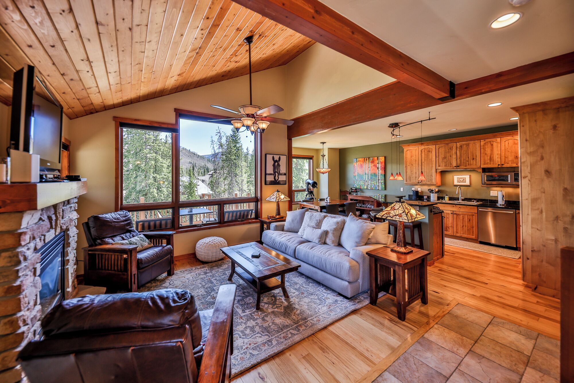 Location! Duplex! Prvt hot tub, 2 car garage, ski shuttle, sleeps 9 