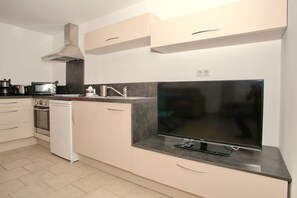 Réfrigérateur, micro-ondes, four, lave-vaisselle