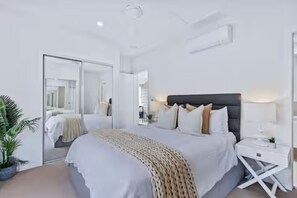 1 habitación, tabla de planchar con plancha, wifi gratis y ropa de cama 