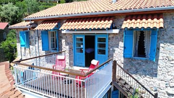 Cottage (3 Bedrooms) | Front of property