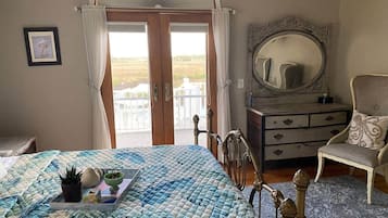 3 bedrooms, memory foam beds, in-room safe, desk