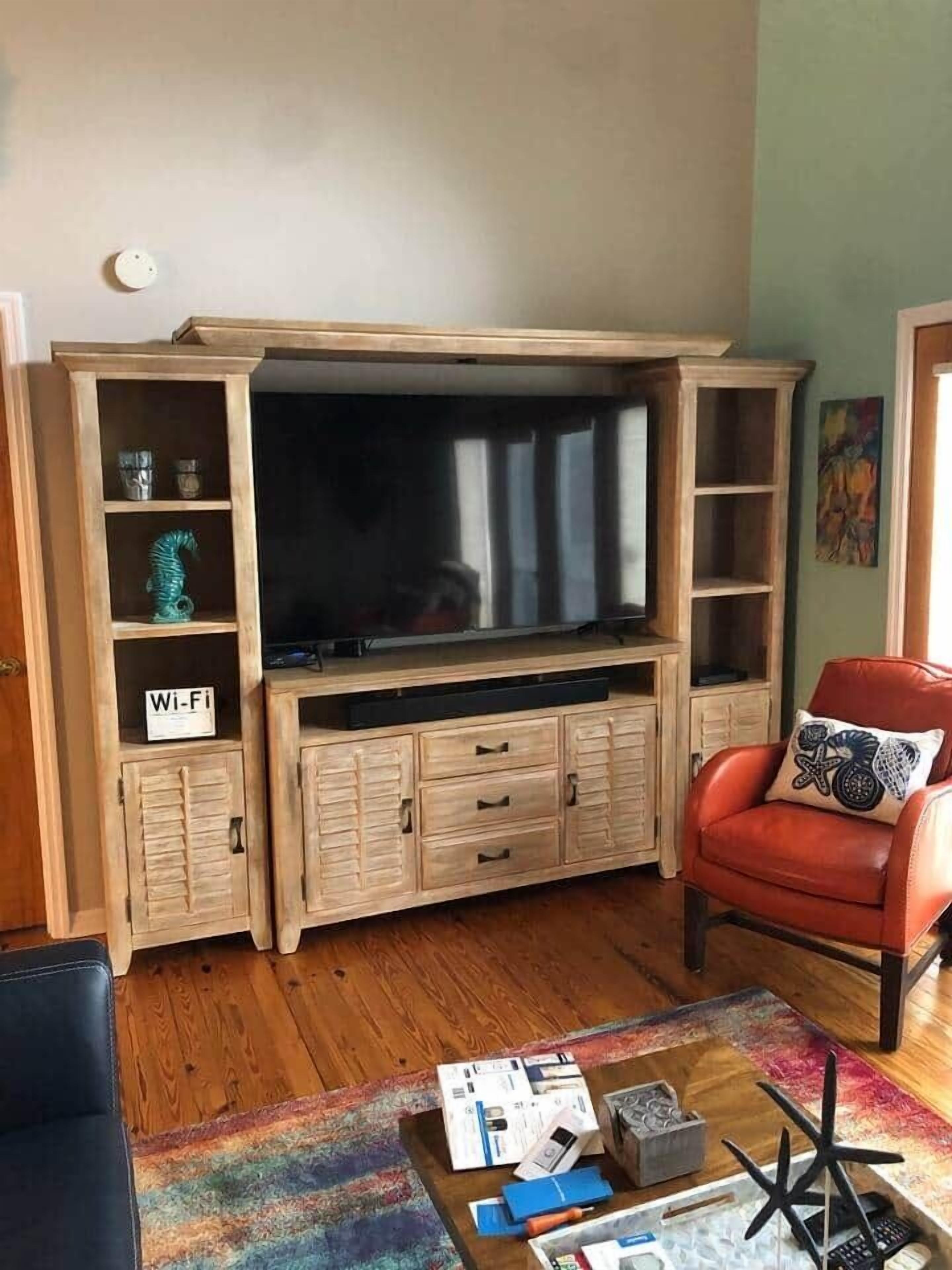 Smart TV, DVD player, books, stereo