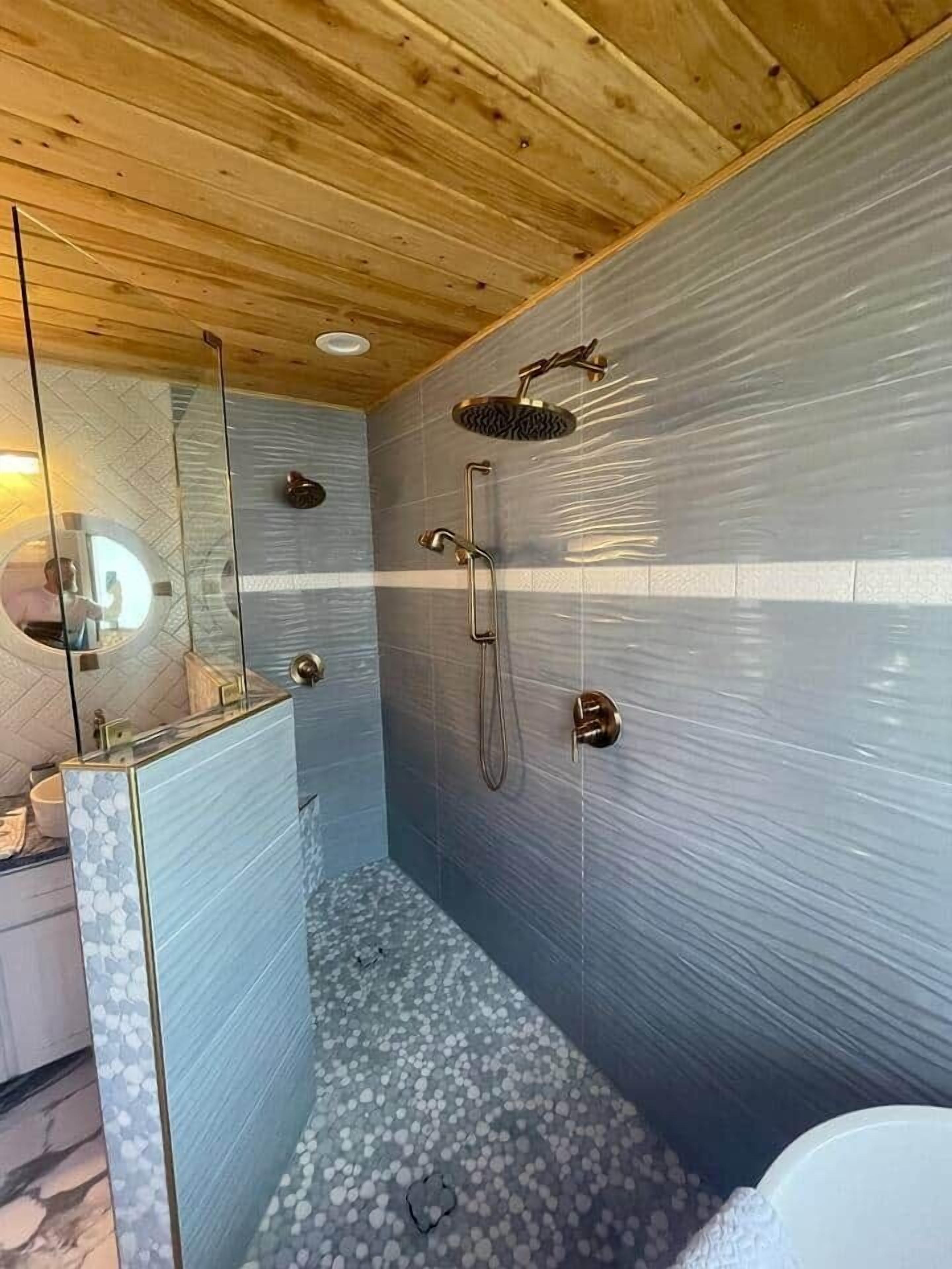 Combined shower/tub, hair dryer, towels, soap