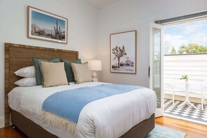 Skrivebord, strykejern/-brett, wi-fi og sengetøy