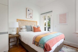 Desk, iron/ironing board, WiFi, bed sheets - Explore Sydney Staying in Perfect Located Studio (Lewisham)