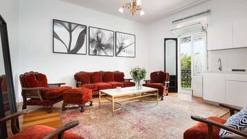 Flat-screen TV, Netflix, streaming services, offices