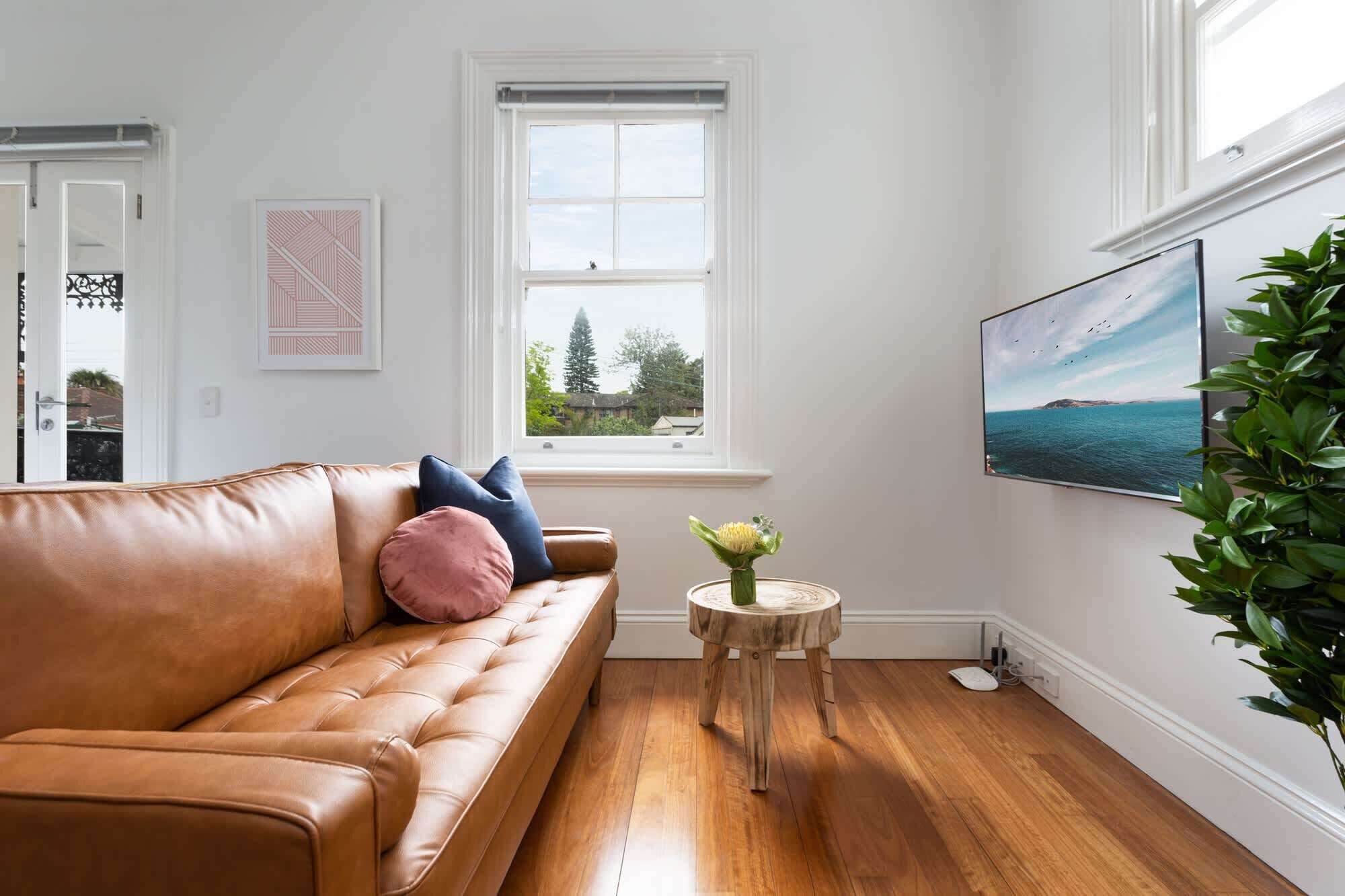 Flat-screen TV, Netflix, streaming services, offices