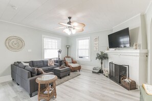 TV, Netflix, Hulu, streaming services