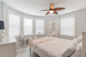 4 bedrooms, desk, iron/ironing board, WiFi