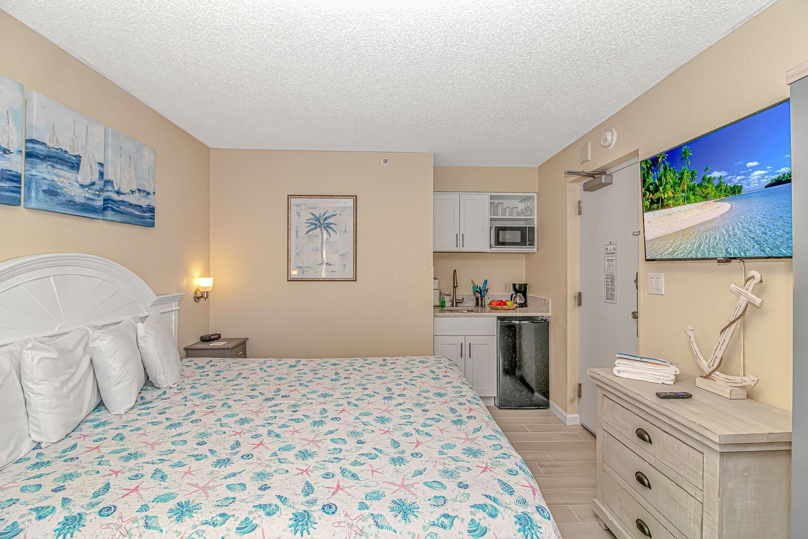 Fully Renovated King Suite!  Perfect For 2 Guests!  Private Balcony