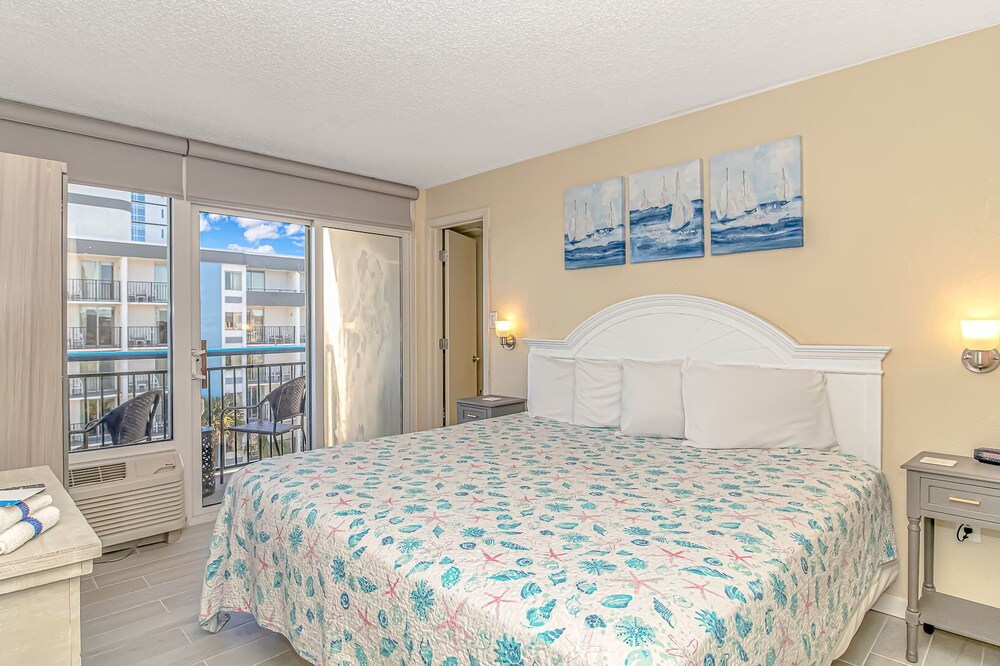 Fully Renovated King Suite! Perfect For 2 Guests! Private Balcony