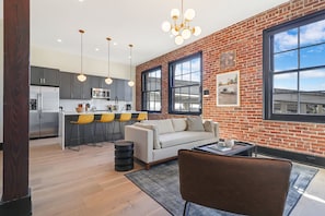 3 Bedrooms | Living area - Roami at The Brassline (New Orleans)