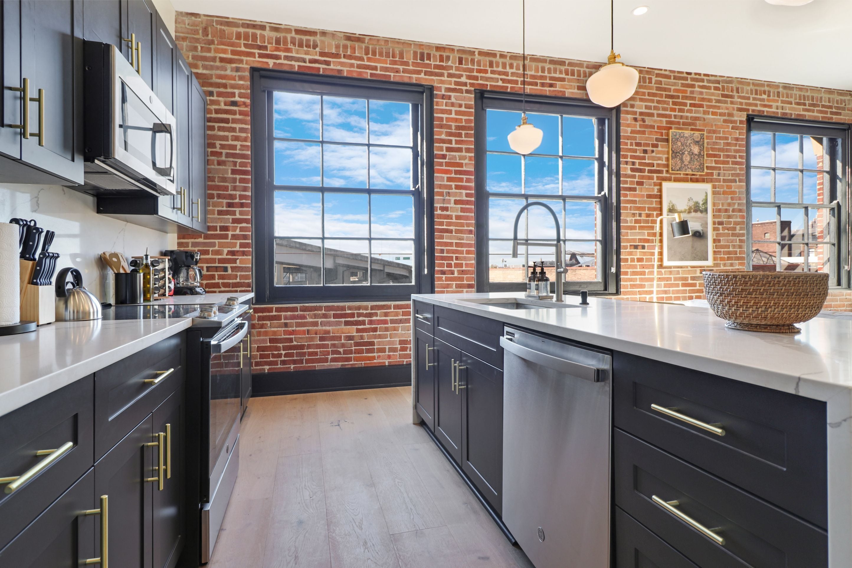 microwave, coffee/tea maker